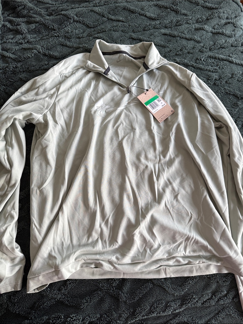 Women’s Nike Long-Sleeve Quarter-Zip Shirt in Light sage green